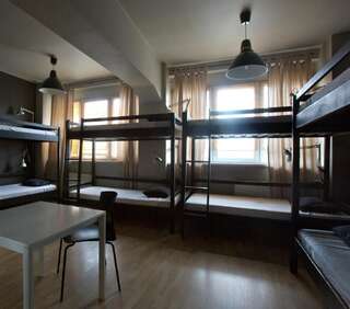 Хостелы Corner Hostel Вроцлав Кровать в 10-местном общем номере-1