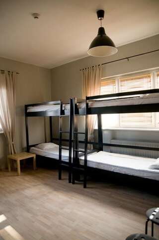 Хостелы Corner Hostel Вроцлав Кровать в общем 6-местном номере для женщин-1